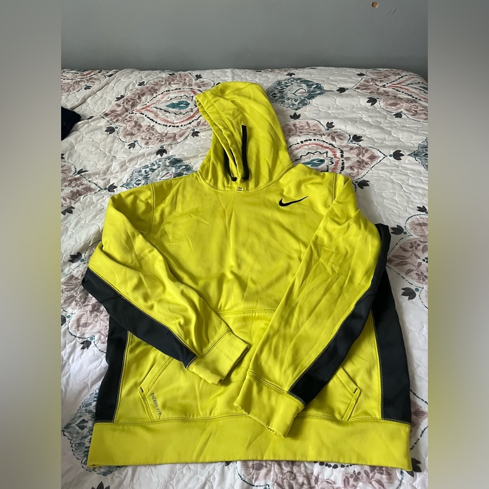 nike sweatshirt